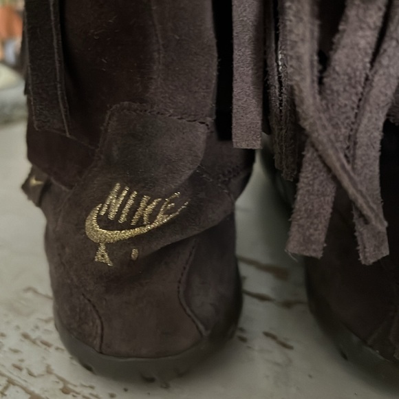 EUC Nike Air Chukka Moccasin fringe boots suede & faux fur lining size 7